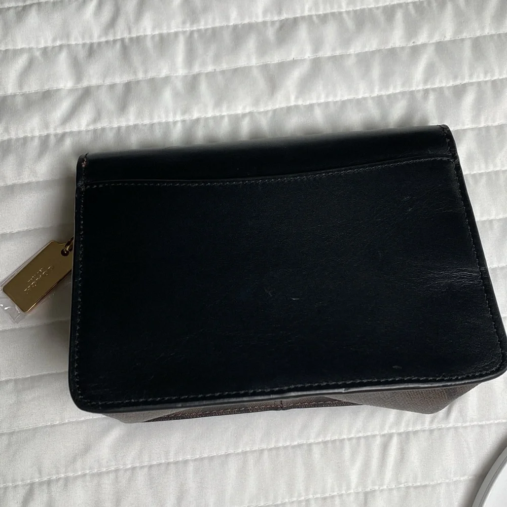 Coach crossbody bag with gold chain - Picture 7 of 7